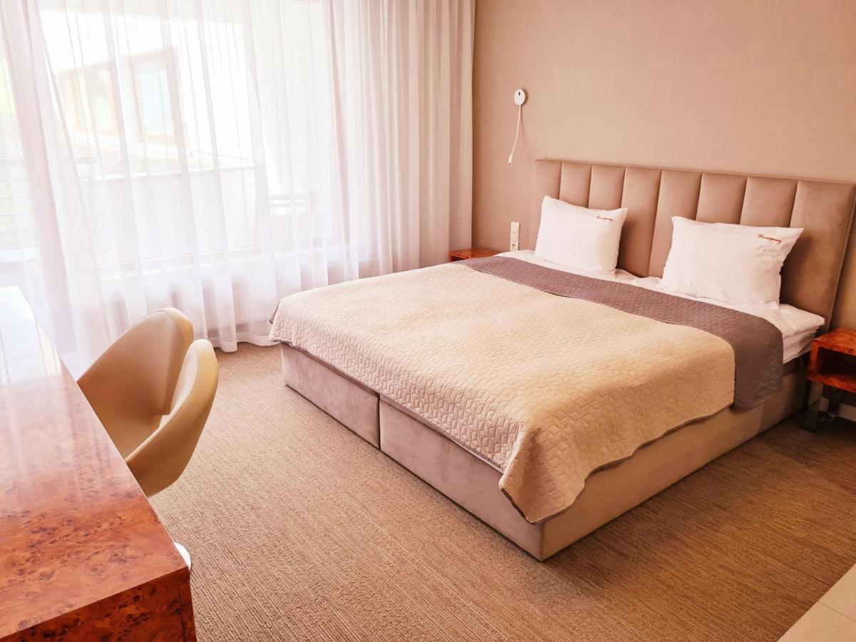 Royal Tulip Apartment *